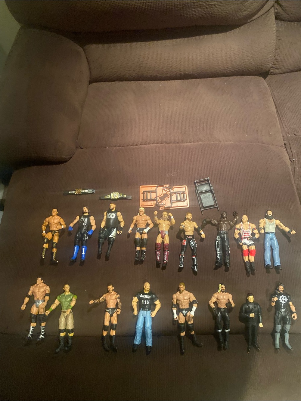 Lot of 17 WWE Wrestlers with accessories (17 Wrestlers total)